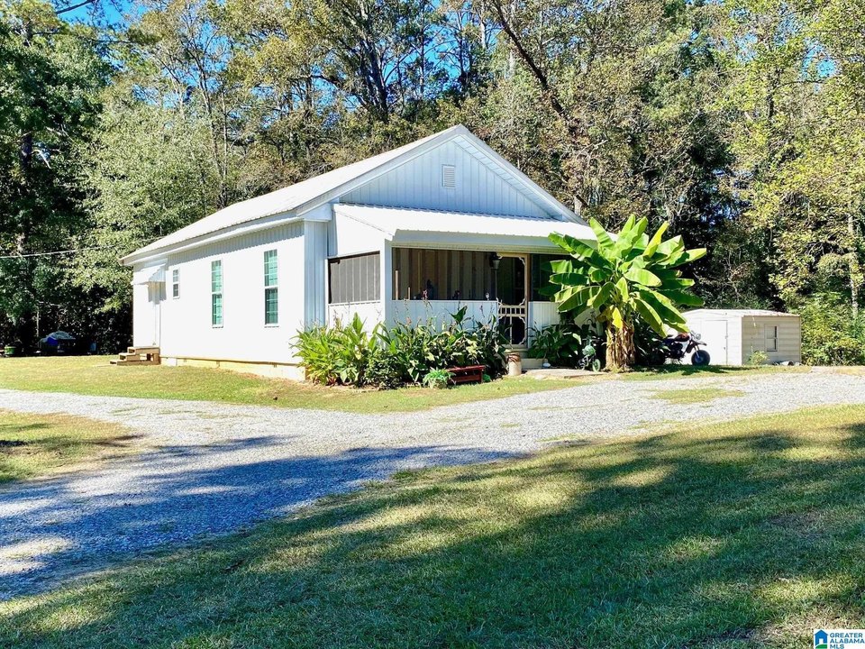 Deep house cleaning services in Arbacoochee, AL for kitchens, bathrooms, and living areas