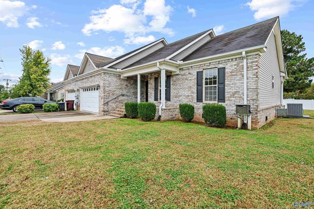 Deep house cleaning services in Iron City, AL for kitchens, bathrooms, and living areas