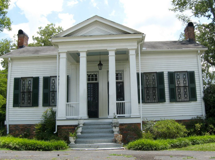Deep house cleaning services in Munford, AL for kitchens, bathrooms, and living areas